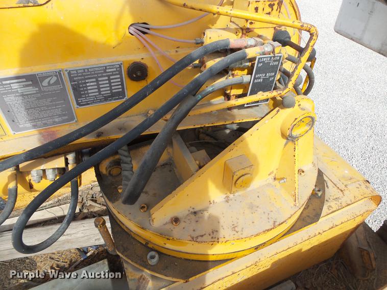 image for item DE3625 1981 Ford F600G bucket truck