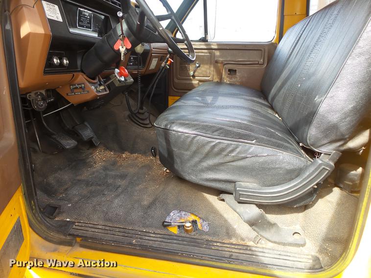 image for item DE3625 1981 Ford F600G bucket truck