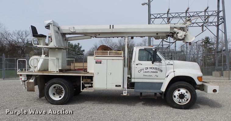 image for item DE3626 1997 Ford F700 digger derrick truck