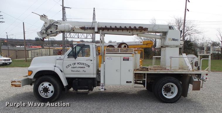 image for item DE3626 1997 Ford F700 digger derrick truck