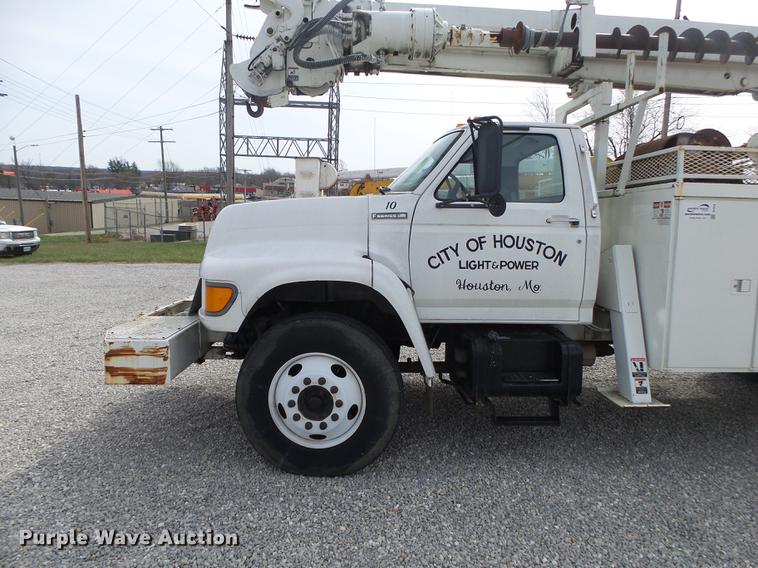 image for item DE3626 1997 Ford F700 digger derrick truck