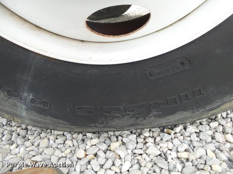 image for item DE3626 1997 Ford F700 digger derrick truck