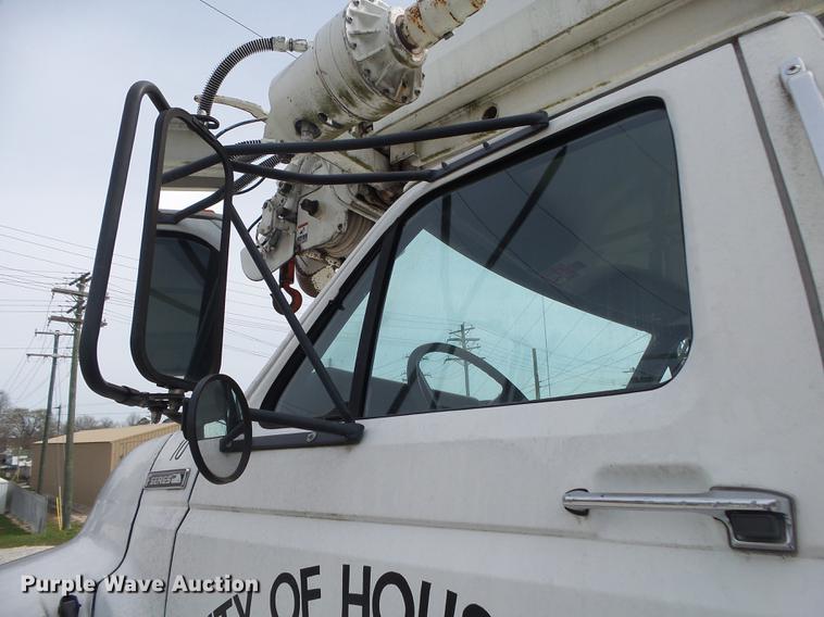 image for item DE3626 1997 Ford F700 digger derrick truck