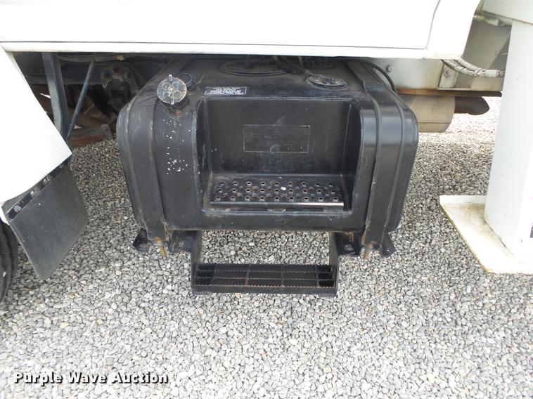 image for item DE3626 1997 Ford F700 digger derrick truck