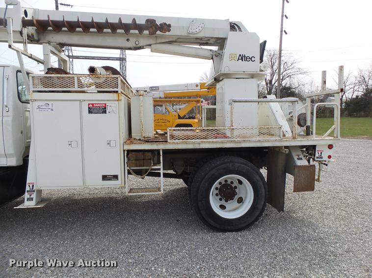 image for item DE3626 1997 Ford F700 digger derrick truck