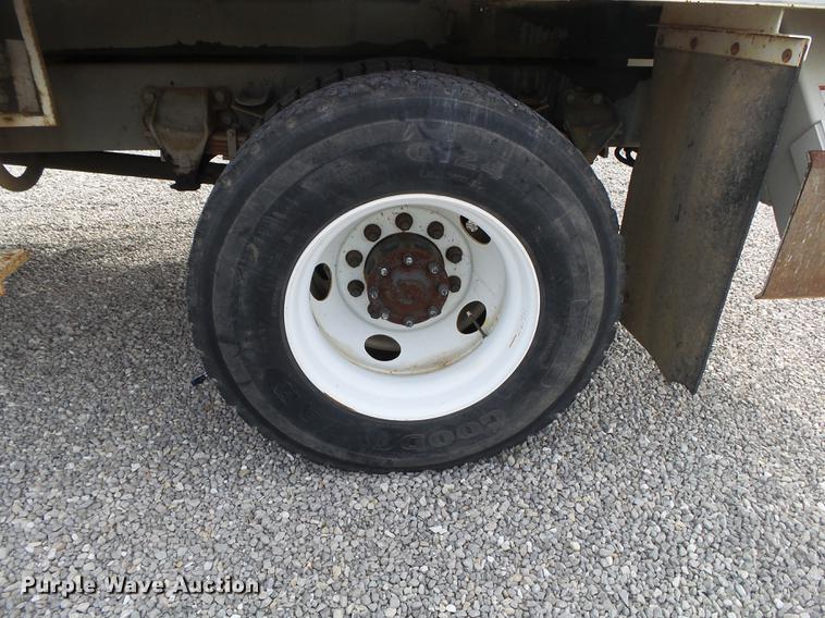 image for item DE3626 1997 Ford F700 digger derrick truck