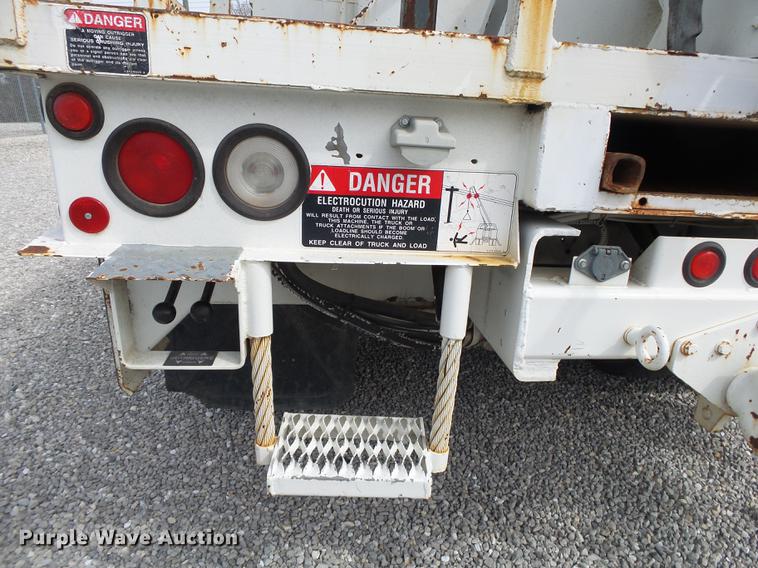 image for item DE3626 1997 Ford F700 digger derrick truck