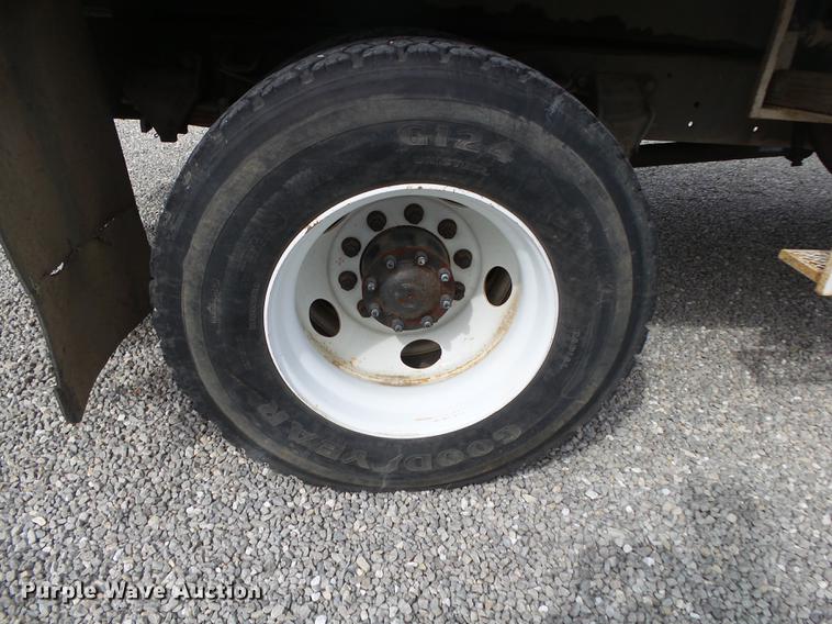 image for item DE3626 1997 Ford F700 digger derrick truck