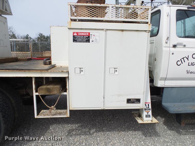 image for item DE3626 1997 Ford F700 digger derrick truck