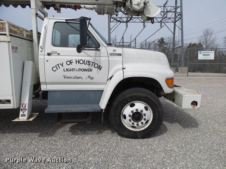 image for item DE3626 1997 Ford F700 digger derrick truck