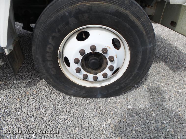 image for item DE3626 1997 Ford F700 digger derrick truck