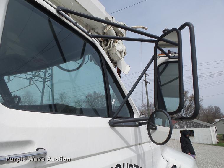 image for item DE3626 1997 Ford F700 digger derrick truck