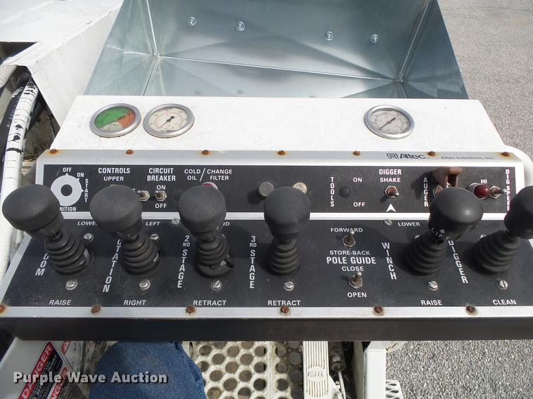 image for item DE3626 1997 Ford F700 digger derrick truck