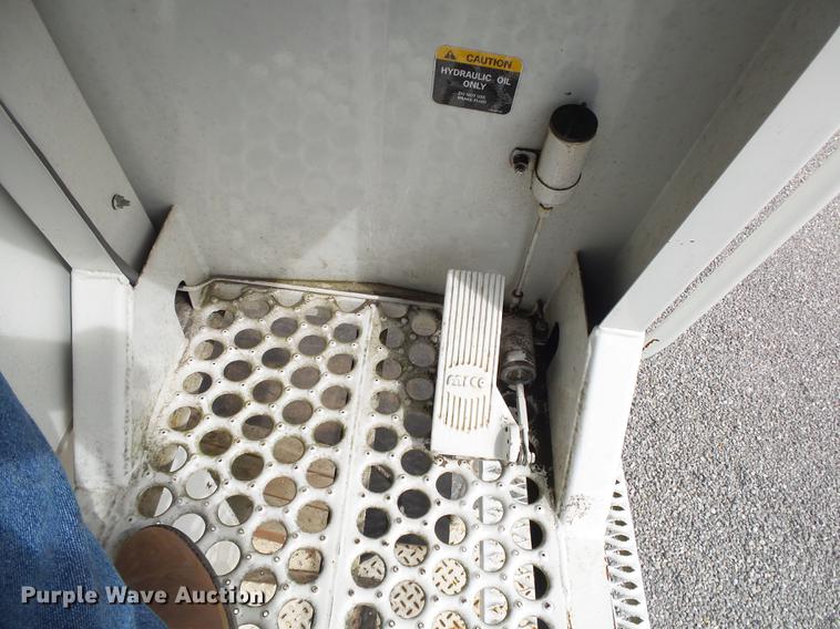 image for item DE3626 1997 Ford F700 digger derrick truck