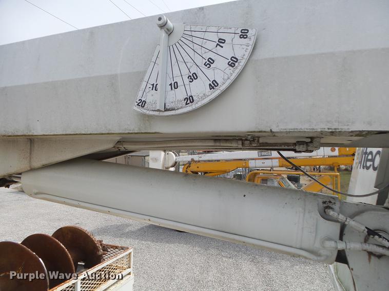 image for item DE3626 1997 Ford F700 digger derrick truck