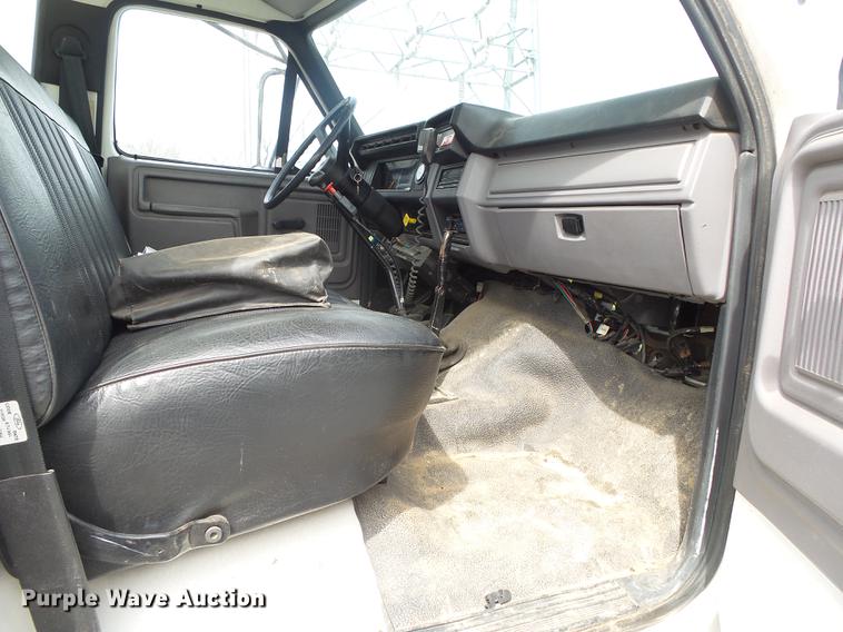 image for item DE3626 1997 Ford F700 digger derrick truck