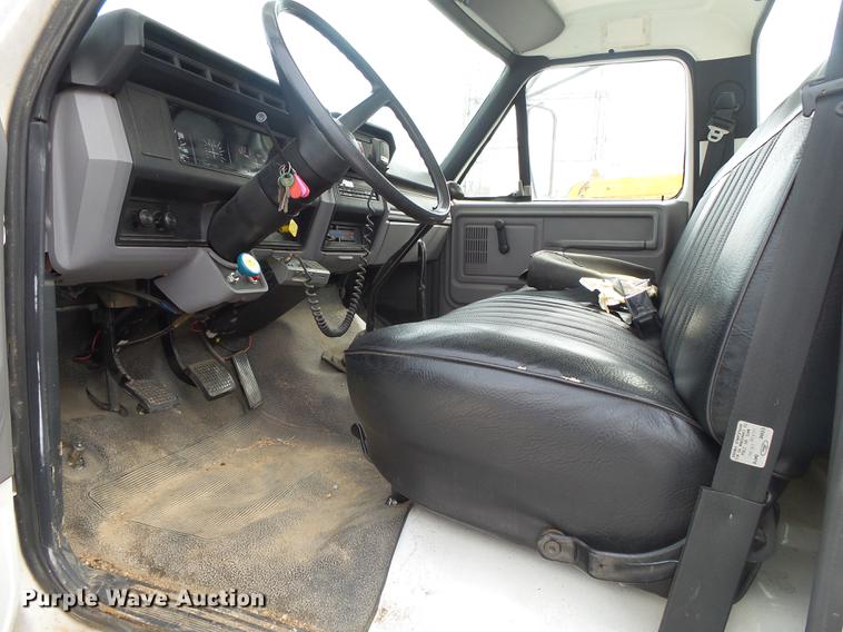 image for item DE3626 1997 Ford F700 digger derrick truck