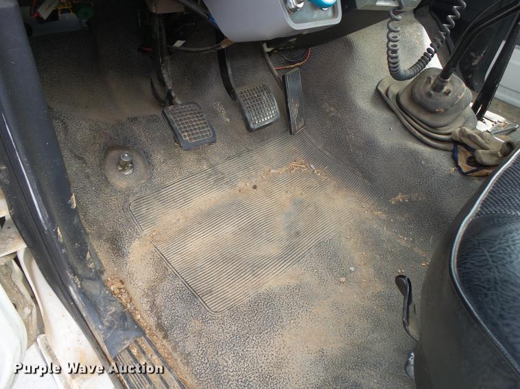 image for item DE3626 1997 Ford F700 digger derrick truck