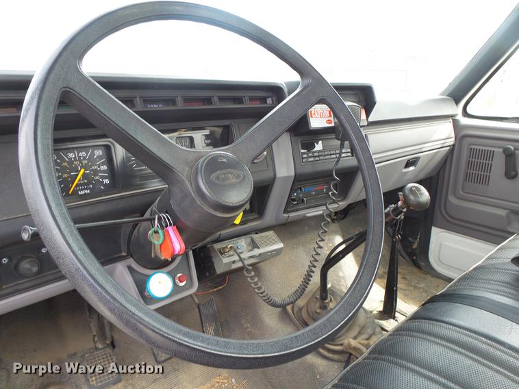 image for item DE3626 1997 Ford F700 digger derrick truck