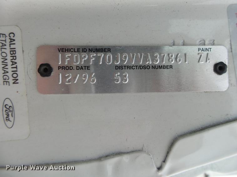 image for item DE3626 1997 Ford F700 digger derrick truck