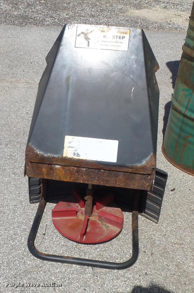 image for item DM9975 Snow Ex V-Maxx 8500 spreader