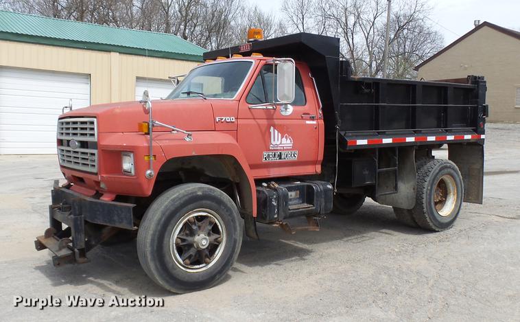 image for item DP9541 1992 Ford F700 dump truck