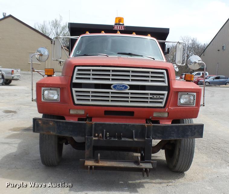 image for item DP9541 1992 Ford F700 dump truck