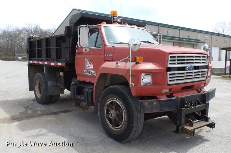 image for item DP9541 1992 Ford F700 dump truck