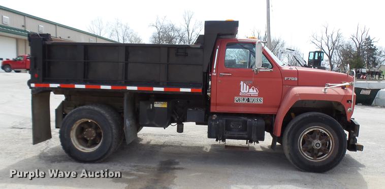 image for item DP9541 1992 Ford F700 dump truck