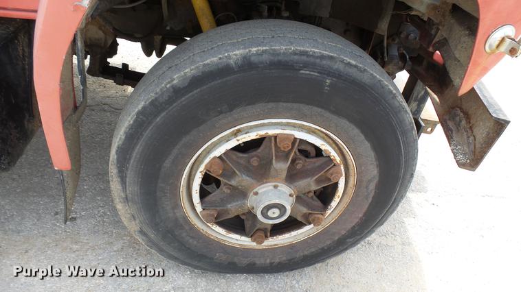 image for item DP9541 1992 Ford F700 dump truck