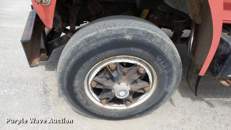 image for item DP9541 1992 Ford F700 dump truck