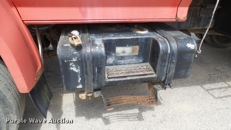 image for item DP9541 1992 Ford F700 dump truck