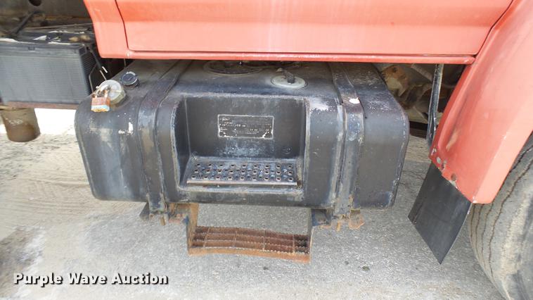 image for item DP9541 1992 Ford F700 dump truck