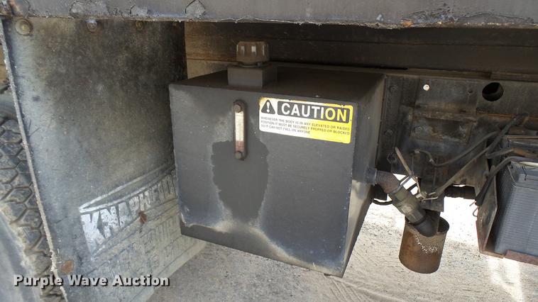 image for item DP9541 1992 Ford F700 dump truck