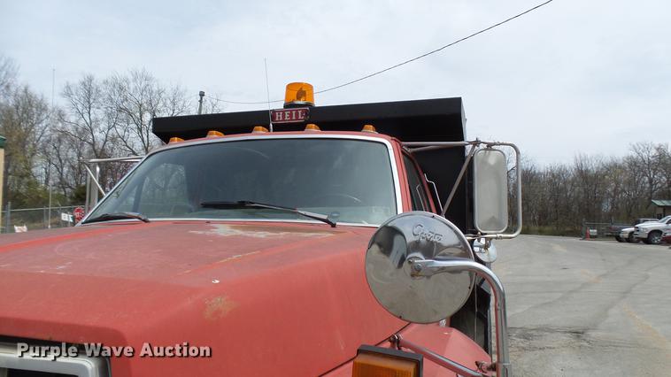 image for item DP9541 1992 Ford F700 dump truck