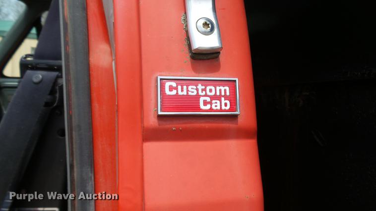 image for item DP9541 1992 Ford F700 dump truck