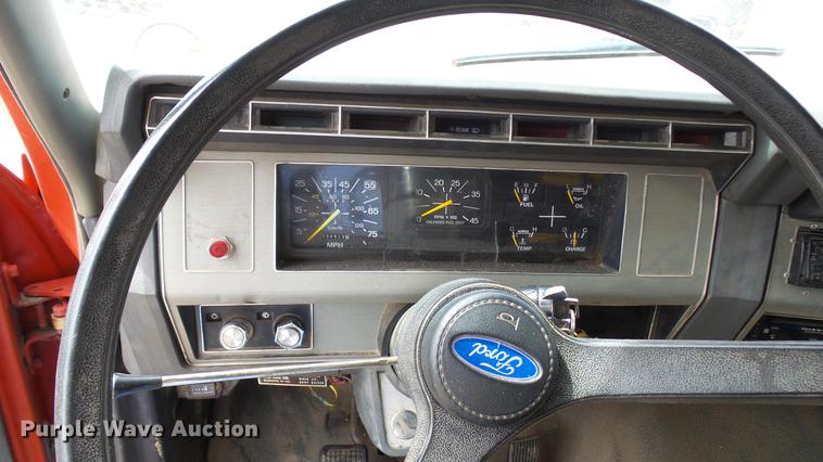 image for item DP9541 1992 Ford F700 dump truck