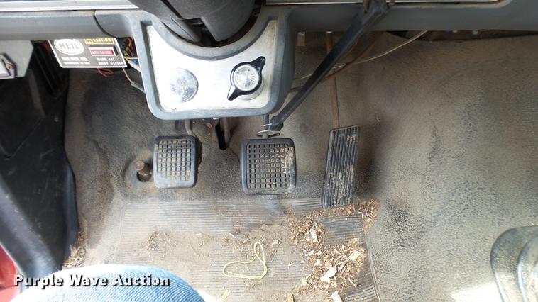 image for item DP9541 1992 Ford F700 dump truck