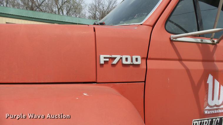 image for item DP9541 1992 Ford F700 dump truck