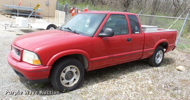 image for item DP9542 1998 GMC Sonoma SLS Ext. Cab pickup truck
