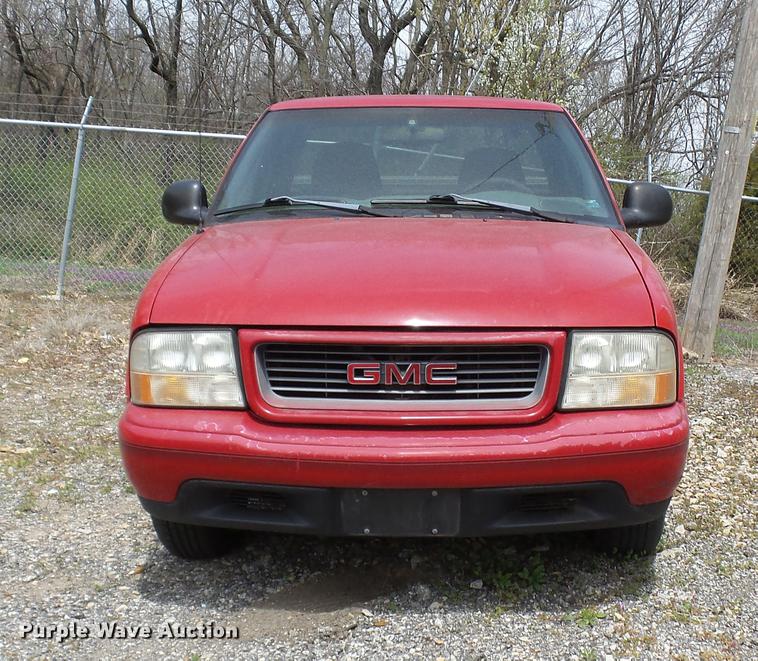 image for item DP9542 1998 GMC Sonoma SLS Ext. Cab pickup truck
