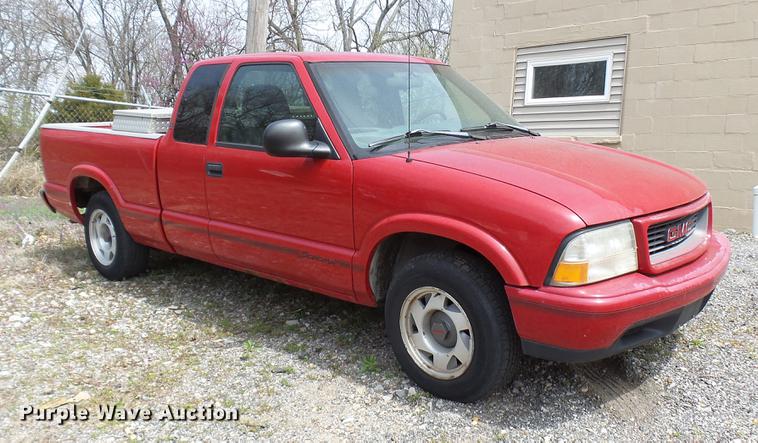 image for item DP9542 1998 GMC Sonoma SLS Ext. Cab pickup truck