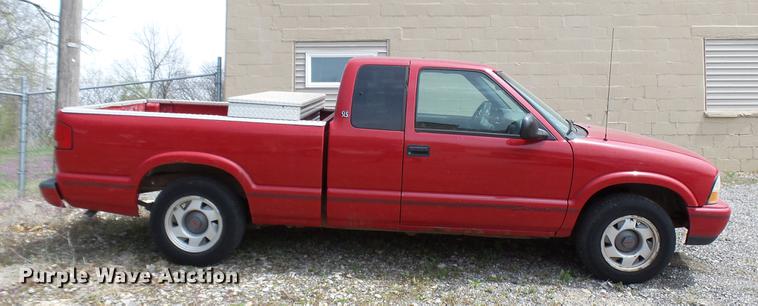 image for item DP9542 1998 GMC Sonoma SLS Ext. Cab pickup truck