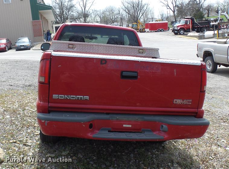 image for item DP9542 1998 GMC Sonoma SLS Ext. Cab pickup truck