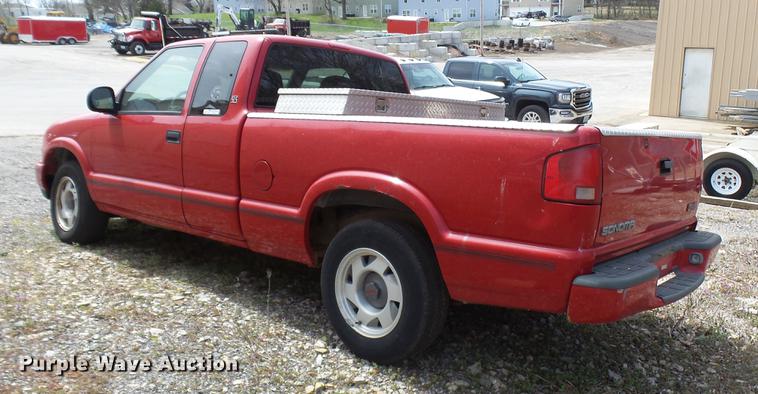 image for item DP9542 1998 GMC Sonoma SLS Ext. Cab pickup truck
