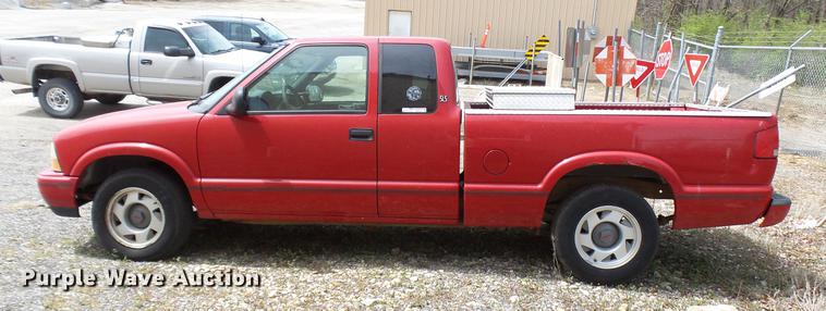 image for item DP9542 1998 GMC Sonoma SLS Ext. Cab pickup truck