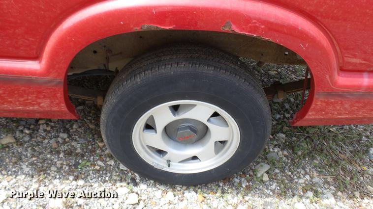 image for item DP9542 1998 GMC Sonoma SLS Ext. Cab pickup truck