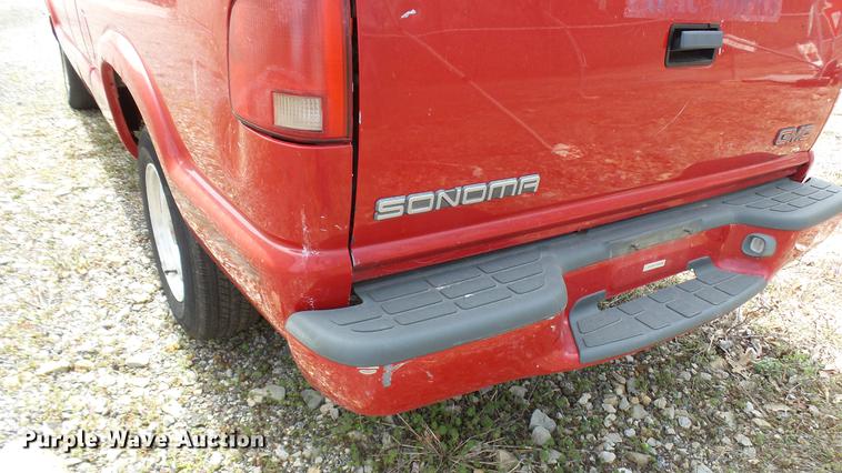 image for item DP9542 1998 GMC Sonoma SLS Ext. Cab pickup truck