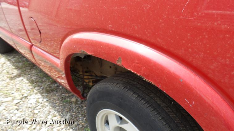 image for item DP9542 1998 GMC Sonoma SLS Ext. Cab pickup truck