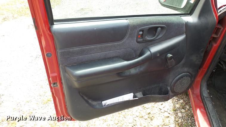 image for item DP9542 1998 GMC Sonoma SLS Ext. Cab pickup truck